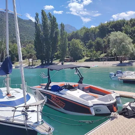 Le Clos Montagne 2 *